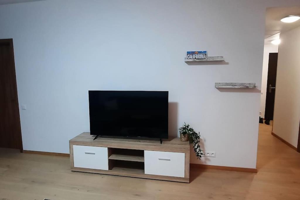 Sky-Park Flat&Parking Apartment Bratislava Exterior foto