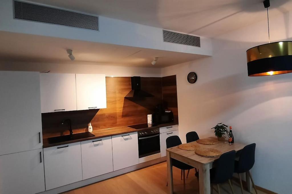 Sky-Park Flat&Parking Apartment Bratislava Exterior foto